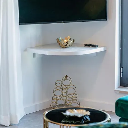 Adriatic Oasis & Marine View Apartament