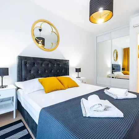 Apartment Adriatic Oasis & Marine View *