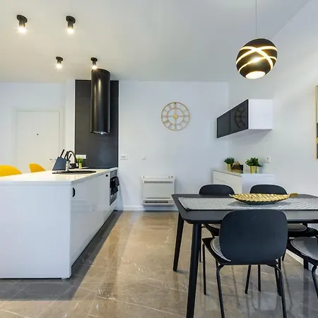 Adriatic Oasis & Marine View Apartament