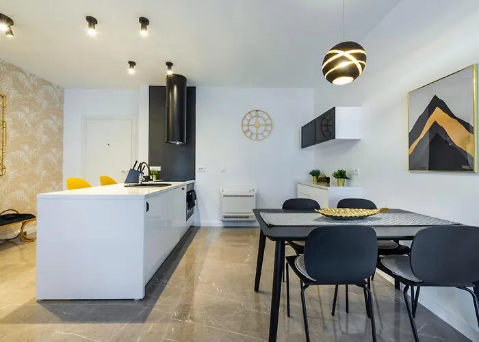 Adriatic Oasis & Marine View דירה