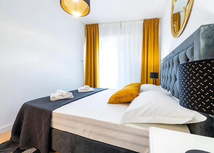 Adriatic Oasis & Marine View דירה